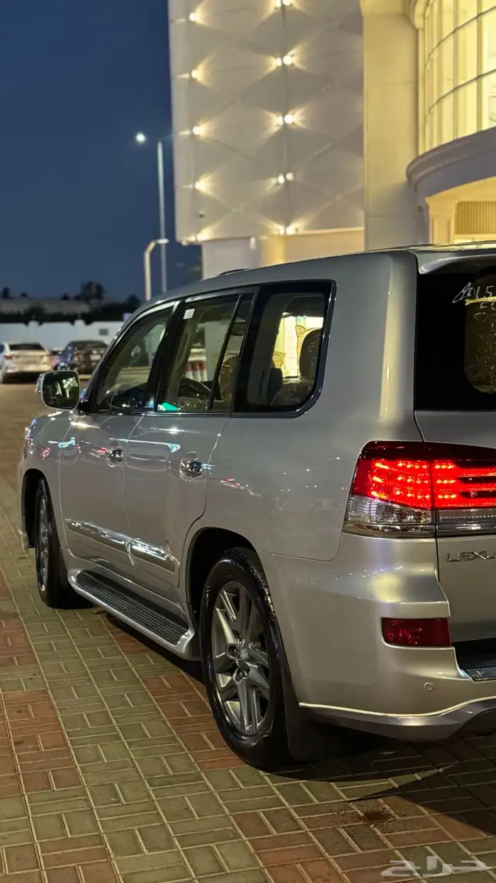 لكزس LX570 2021 فل DD 24