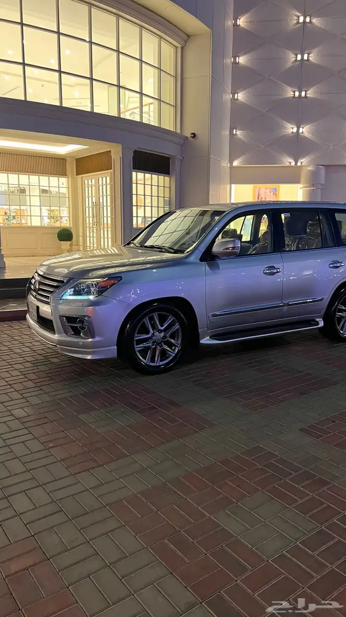 لكزس LX570 2021 فل DD 10