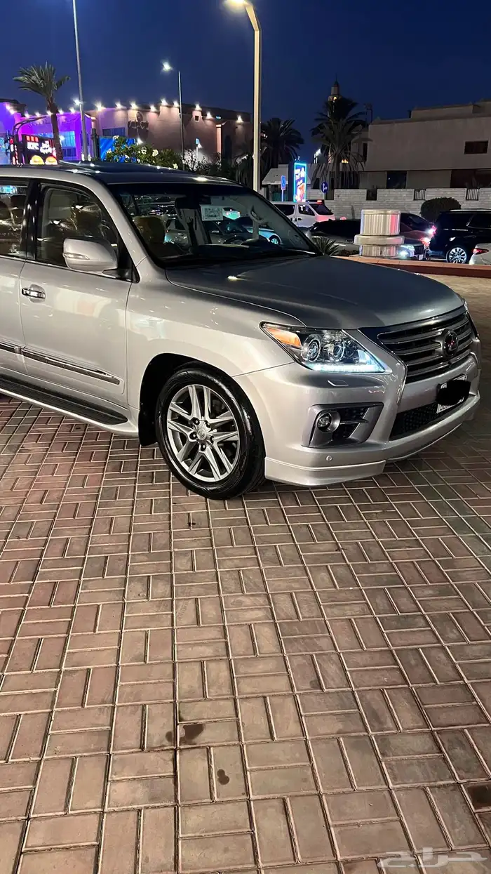 لكزس LX570 2021 فل DD 4