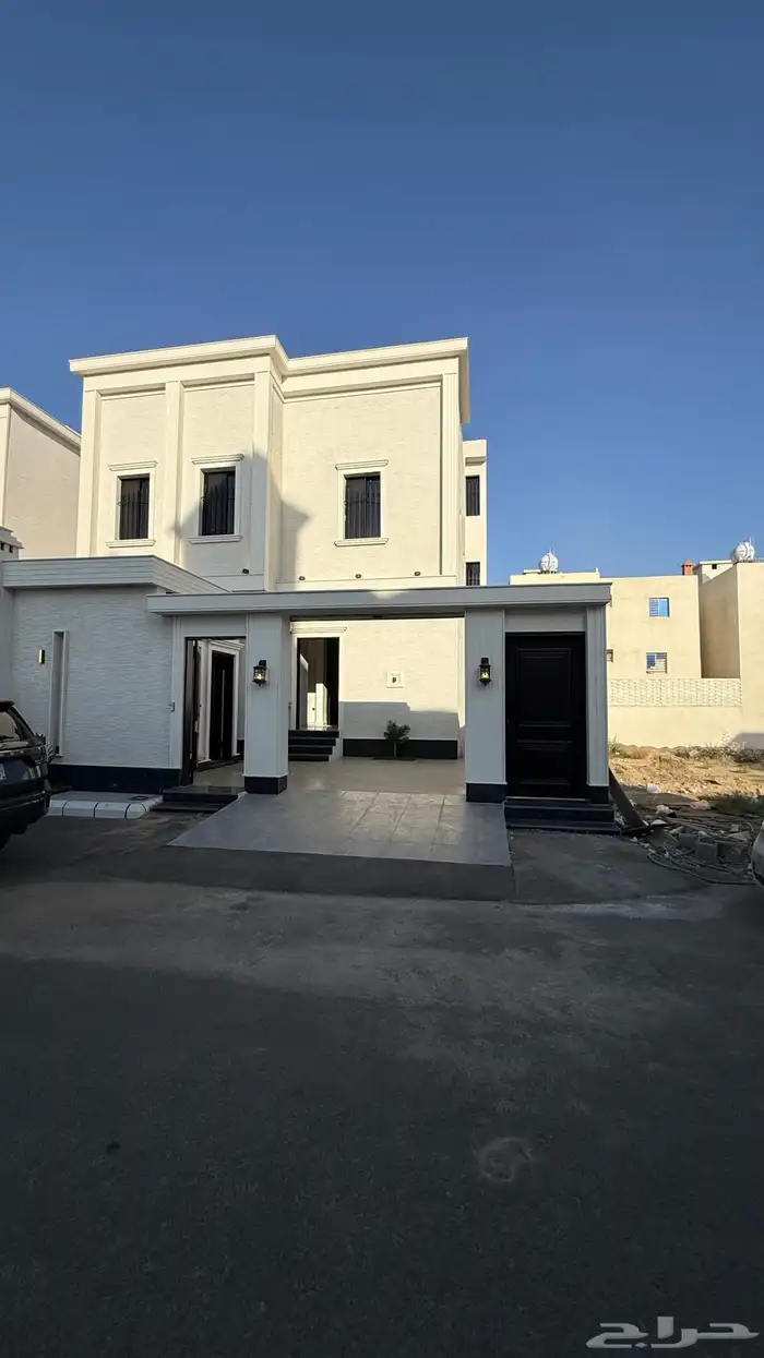 للبيع فيلا مودرن دورين وملحق تشطيبات ممتازه شمال الخميس 4