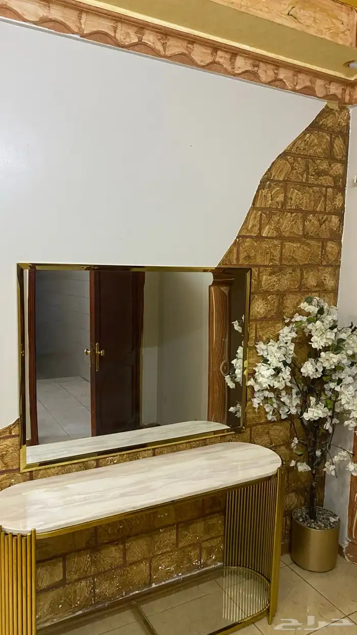 طاوله و مراية 1
