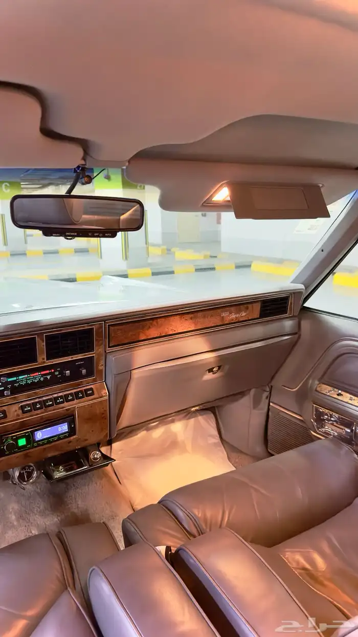 لنكولن تاون كار 1986 مخزن وكالة ( مواصفات خاصة ) 25