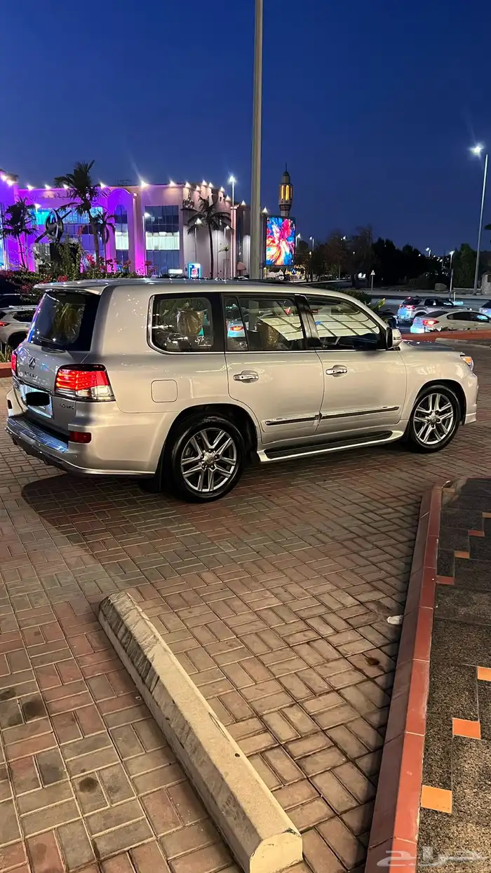 لكزس LX570 2021 فل DD 16