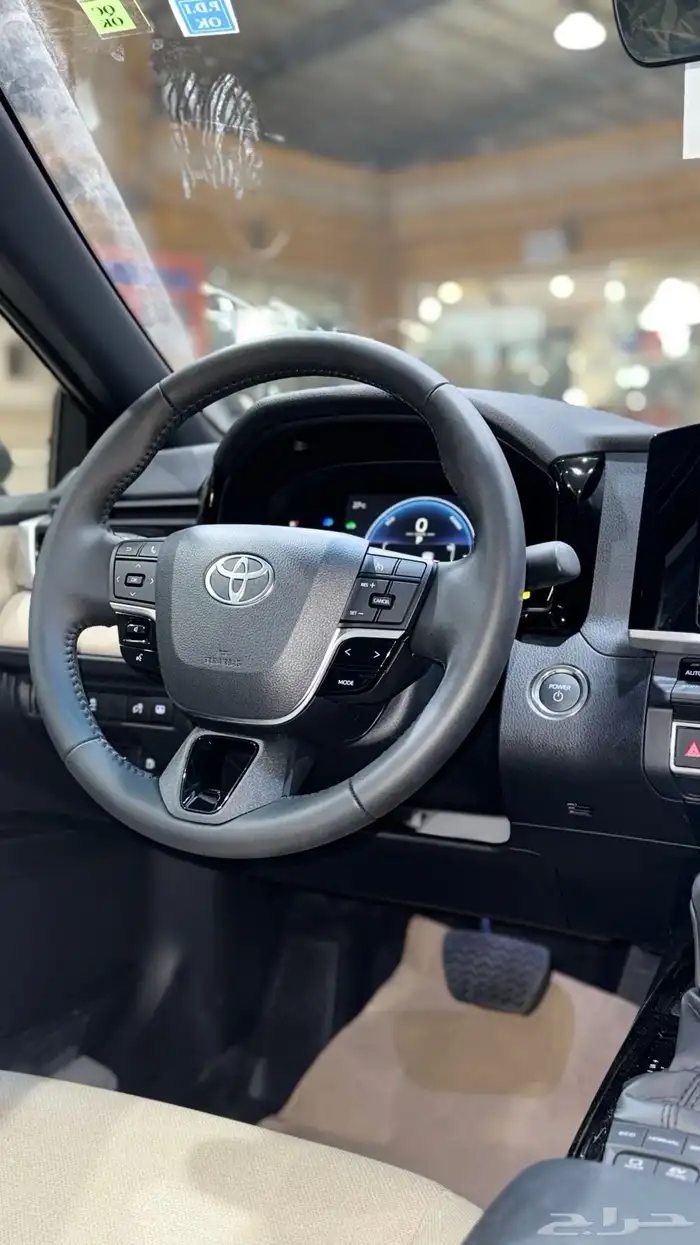 تويوتا كامري LE هايبرد 2025 لون أسود وارد الوكيل 9