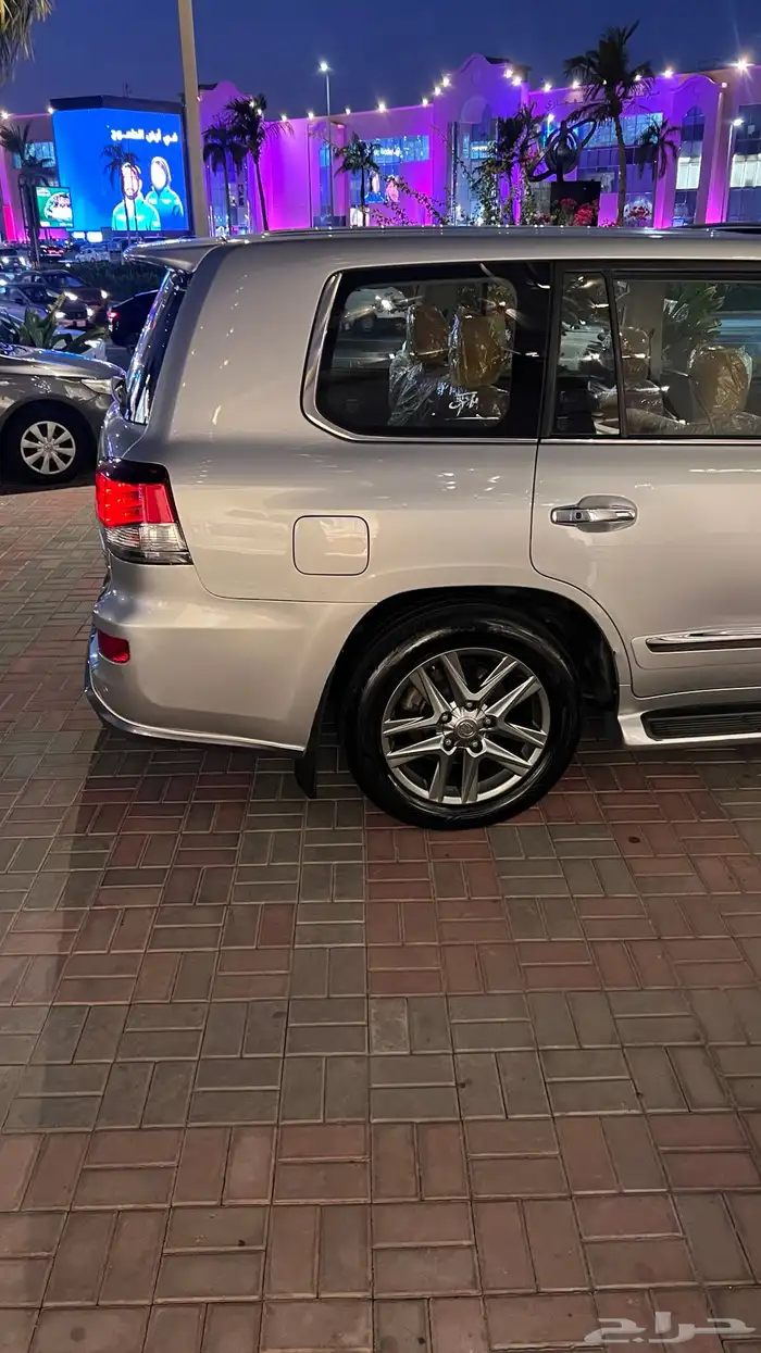 لكزس LX570 2021 فل DD 13