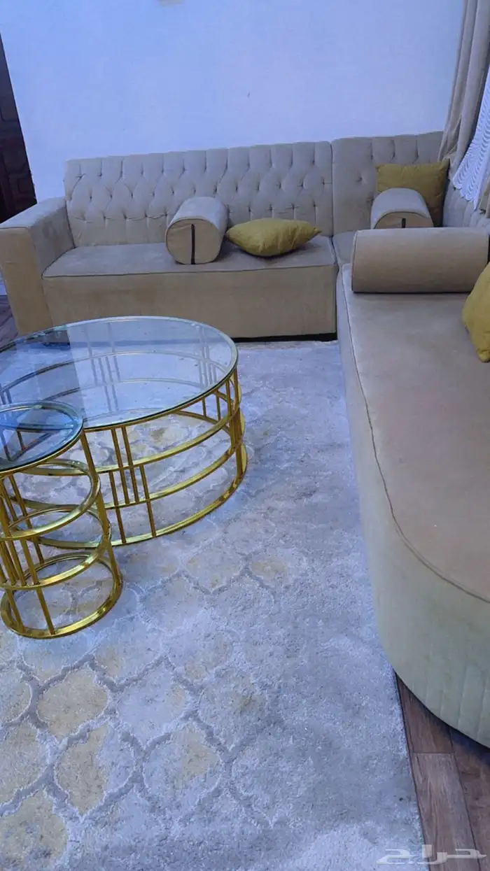 كنب مع طاولته للبيع. 5