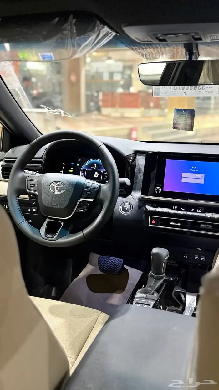 تويوتا كامري LE هايبرد 2025 لون أسود وارد الوكيل 8