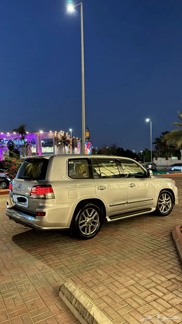لكزس LX570 2021 فل DD 22