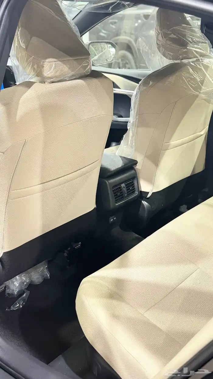 تويوتا كامري LE هايبرد 2025 لون أسود وارد الوكيل 6