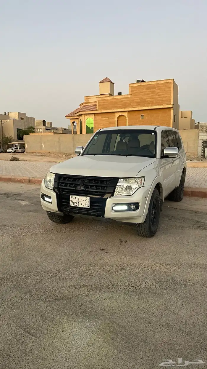 متسبيشي باجيرو 2015 GLS للبيع 3