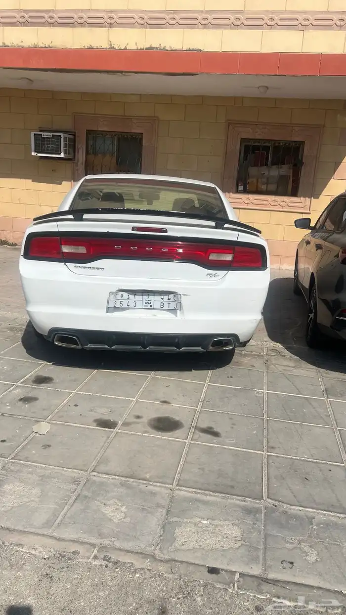 للبيع شارجر 2012 8 سلندر فل كامل عجل 10