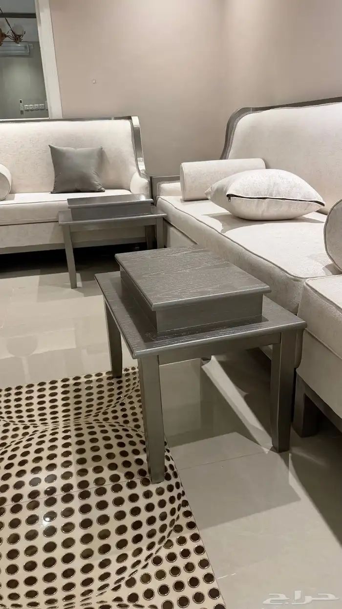 طاولات للبيع 1