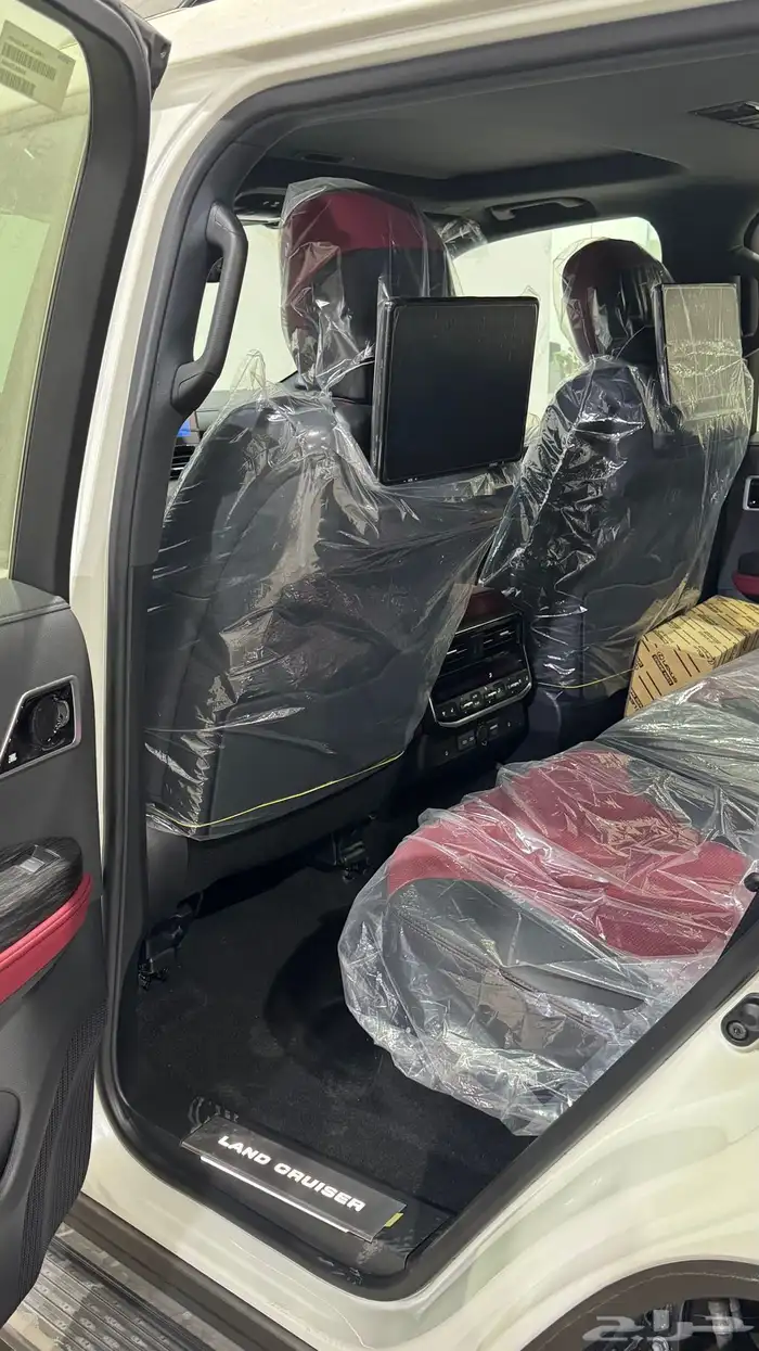 تويوتا   لاندكروزر GR بريمي 2025 بنزين فل كامل 4