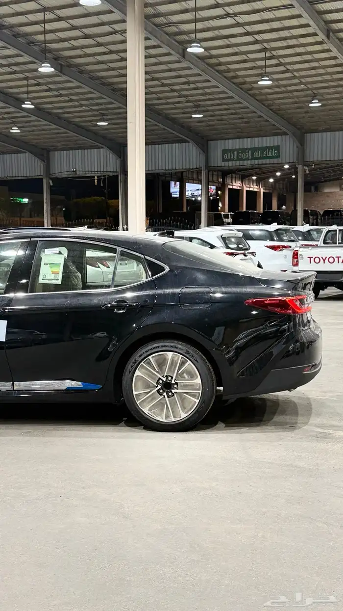تويوتا كامري LE هايبرد 2025 لون أسود وارد الوكيل 4