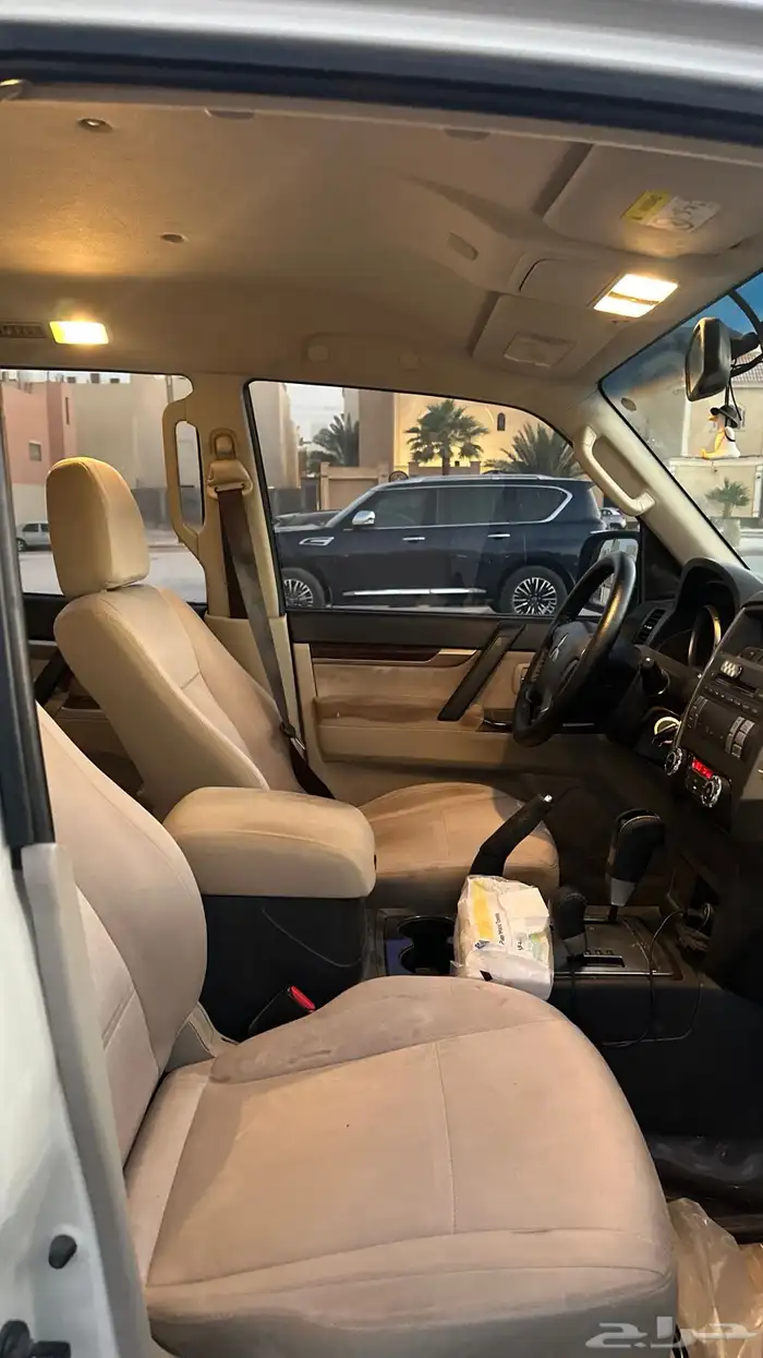 متسبيشي باجيرو 2015 GLS للبيع 11