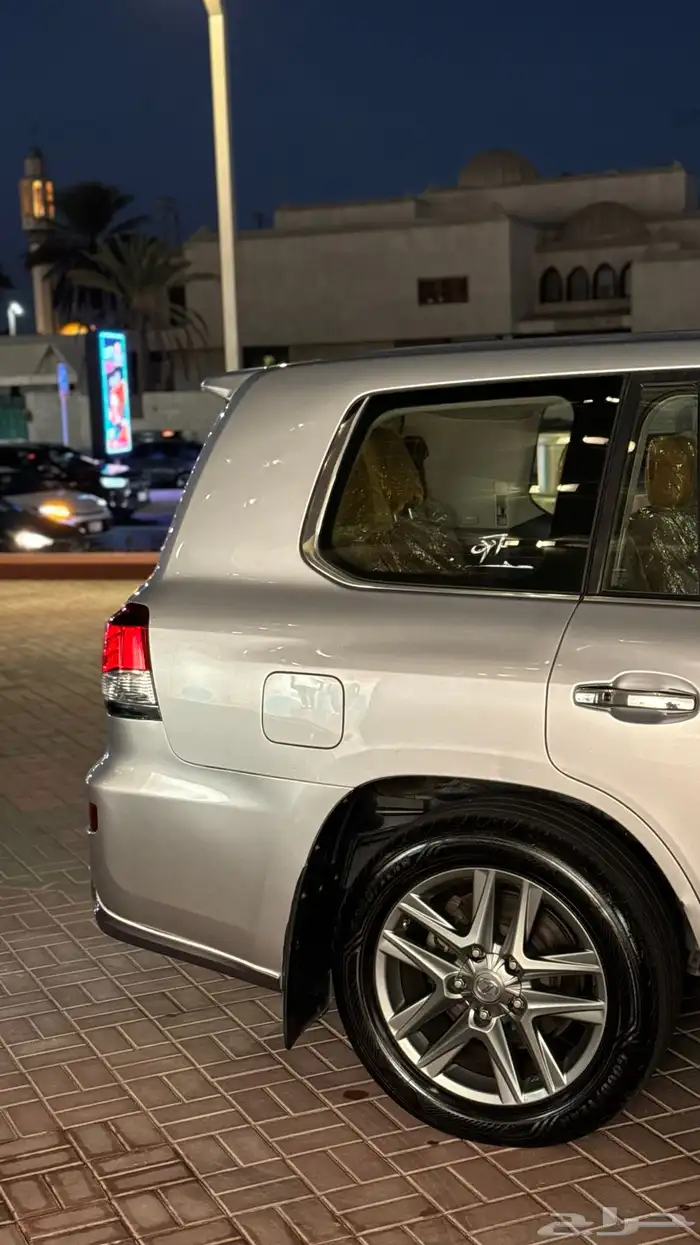 لكزس LX570 2021 فل DD 20