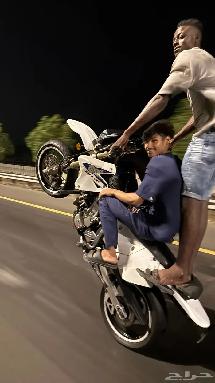 مصور سيارات ومصمم 21