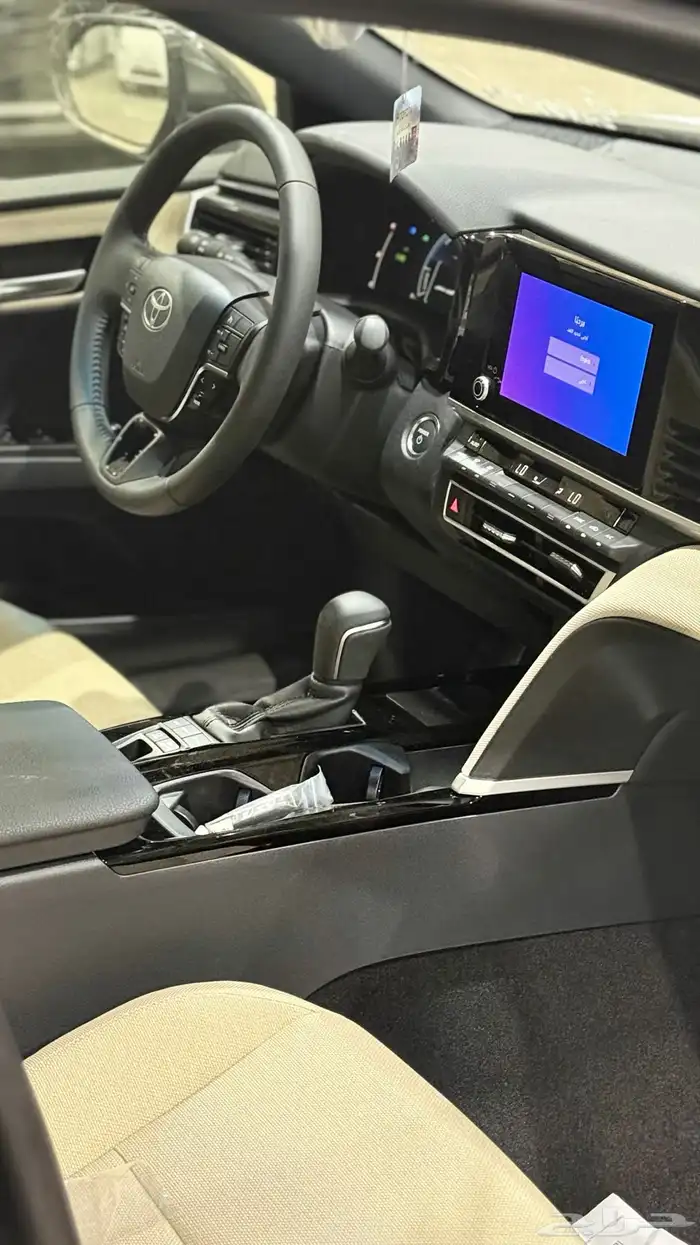 تويوتا كامري LE هايبرد 2025 لون أسود وارد الوكيل 7