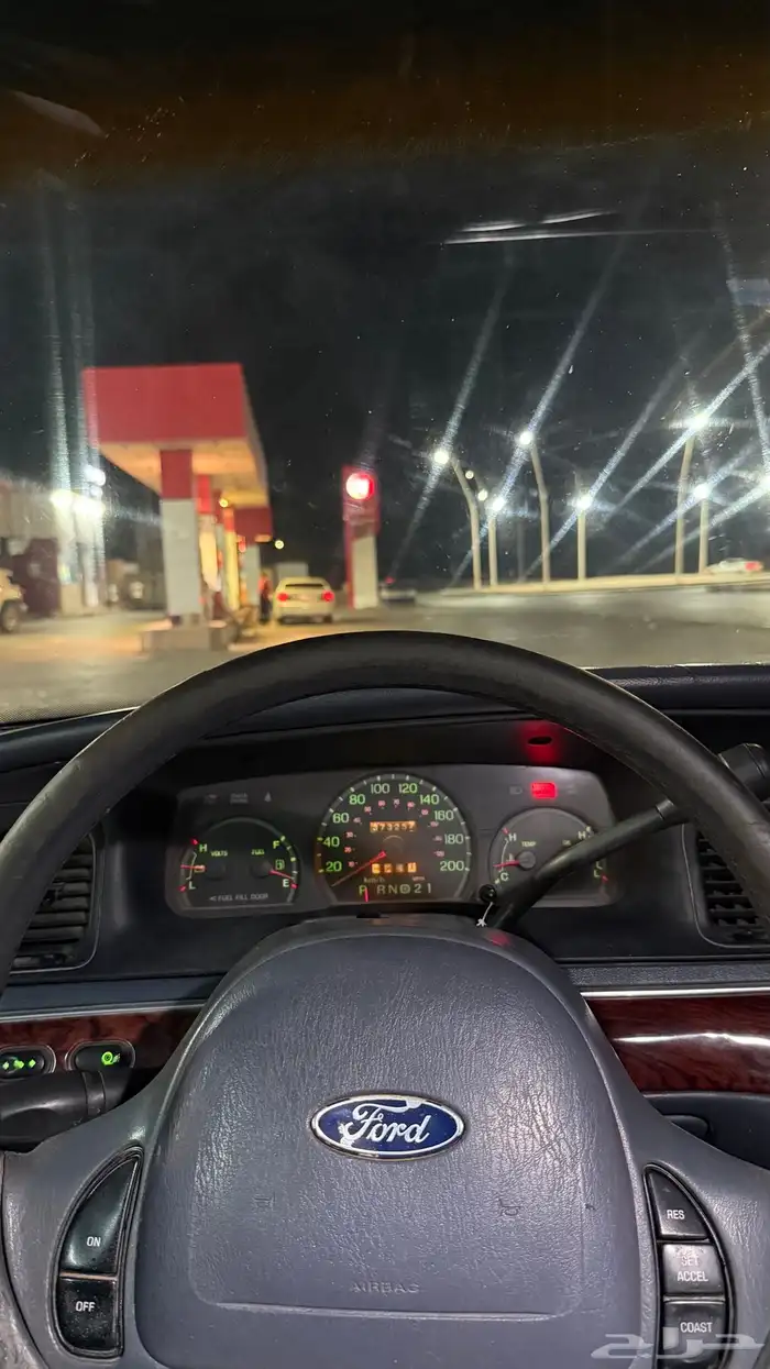 فورد فكتوريا 2001 8