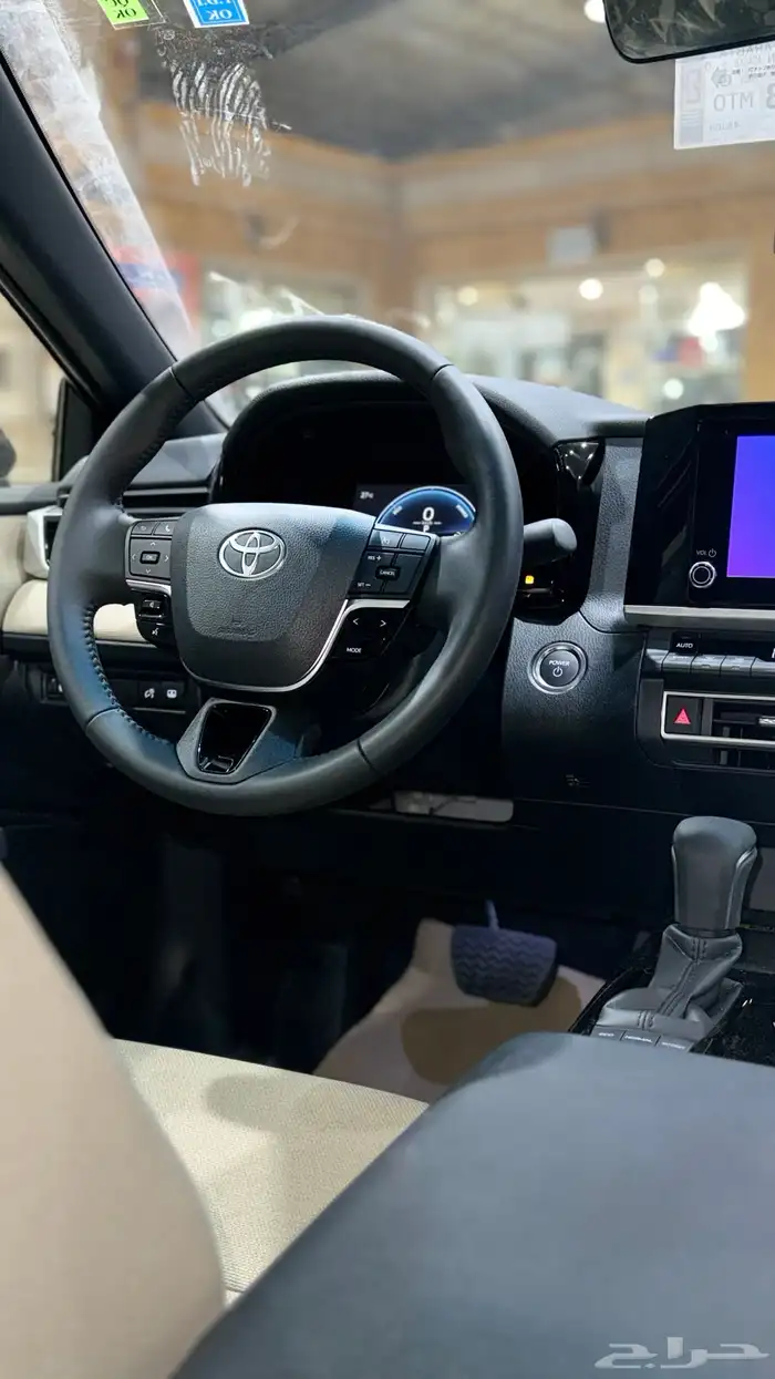 تويوتا كامري LE هايبرد 2025 لون أسود وارد الوكيل 11