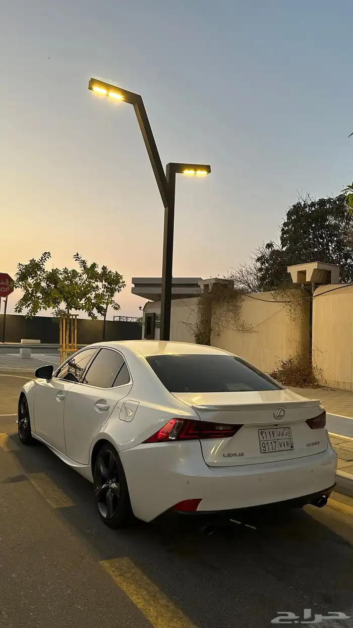 لكزس is 350 2015 4