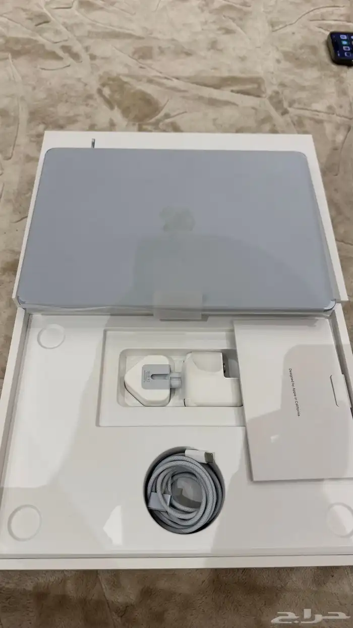 ابل ماك بوك جديد بجيمع ملحقاته 0