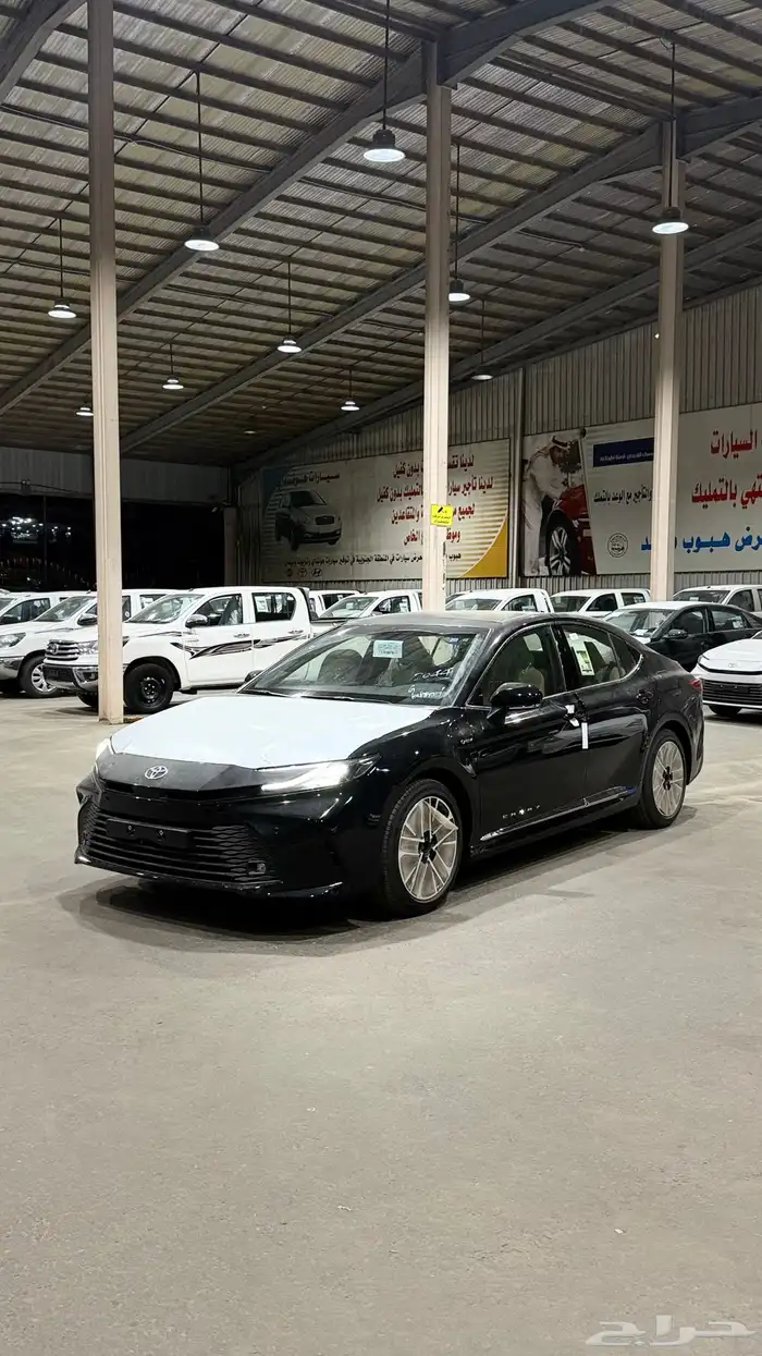 تويوتا كامري LE هايبرد 2025 لون أسود وارد الوكيل 0