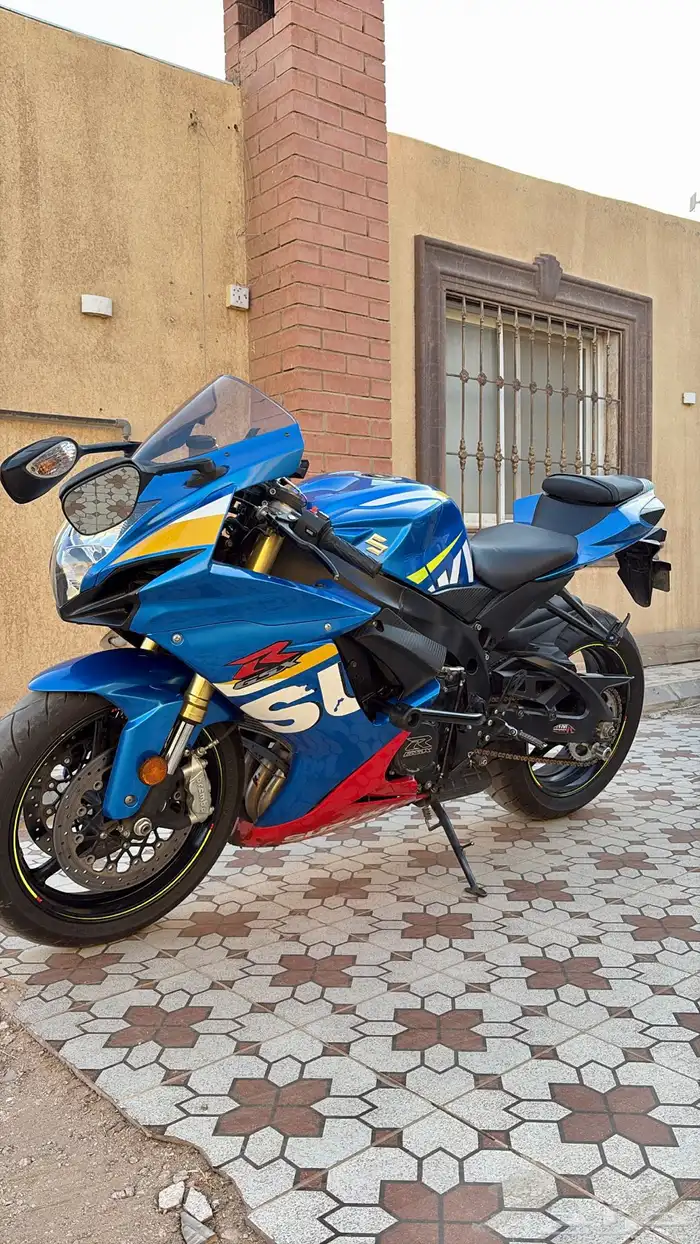 ريس سوزوكي 2015 (وأرد باريان) 0