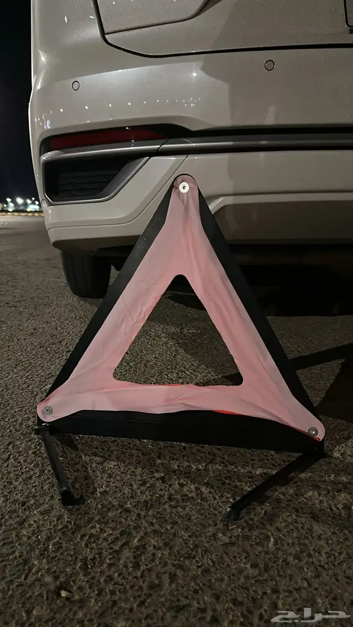 مثلث تحذير للسيارة 3