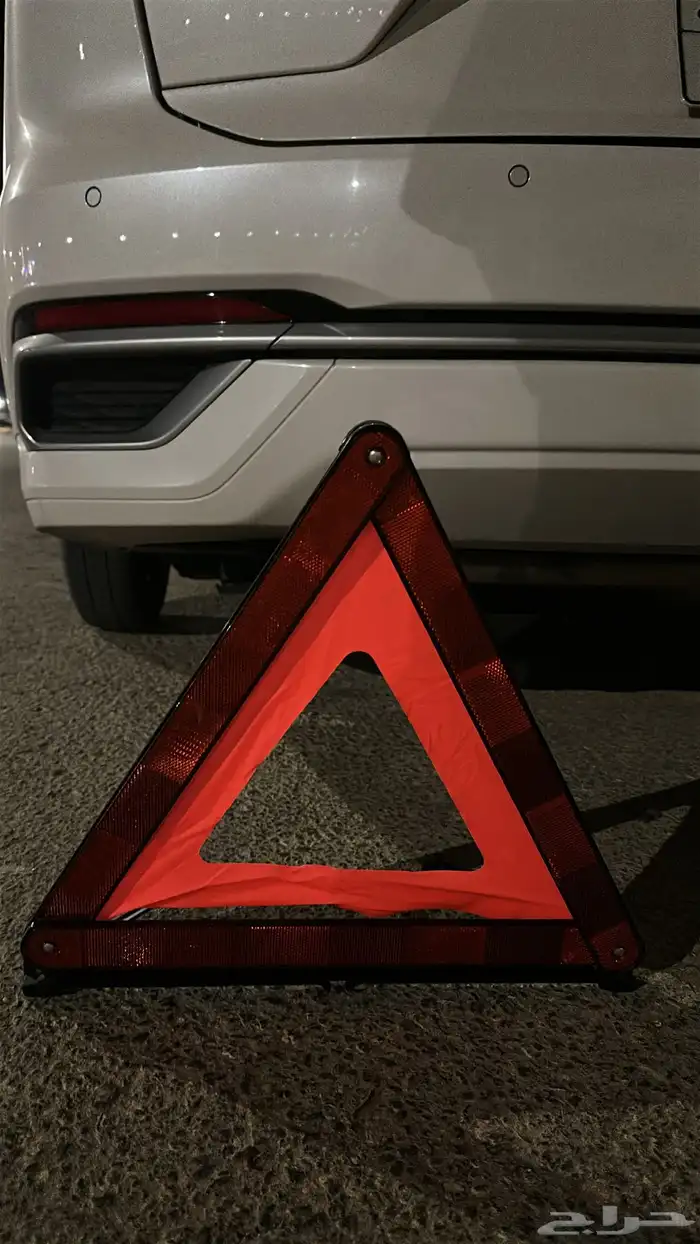 مثلث تحذير للسيارة 2