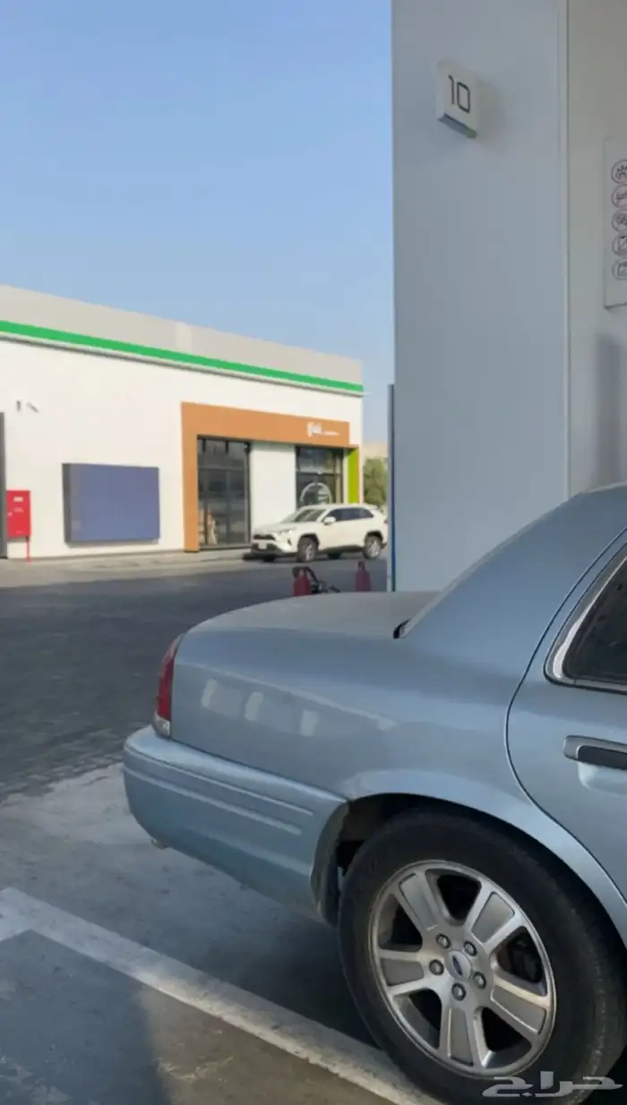فورد فكتوريا نظيف للبيع 2