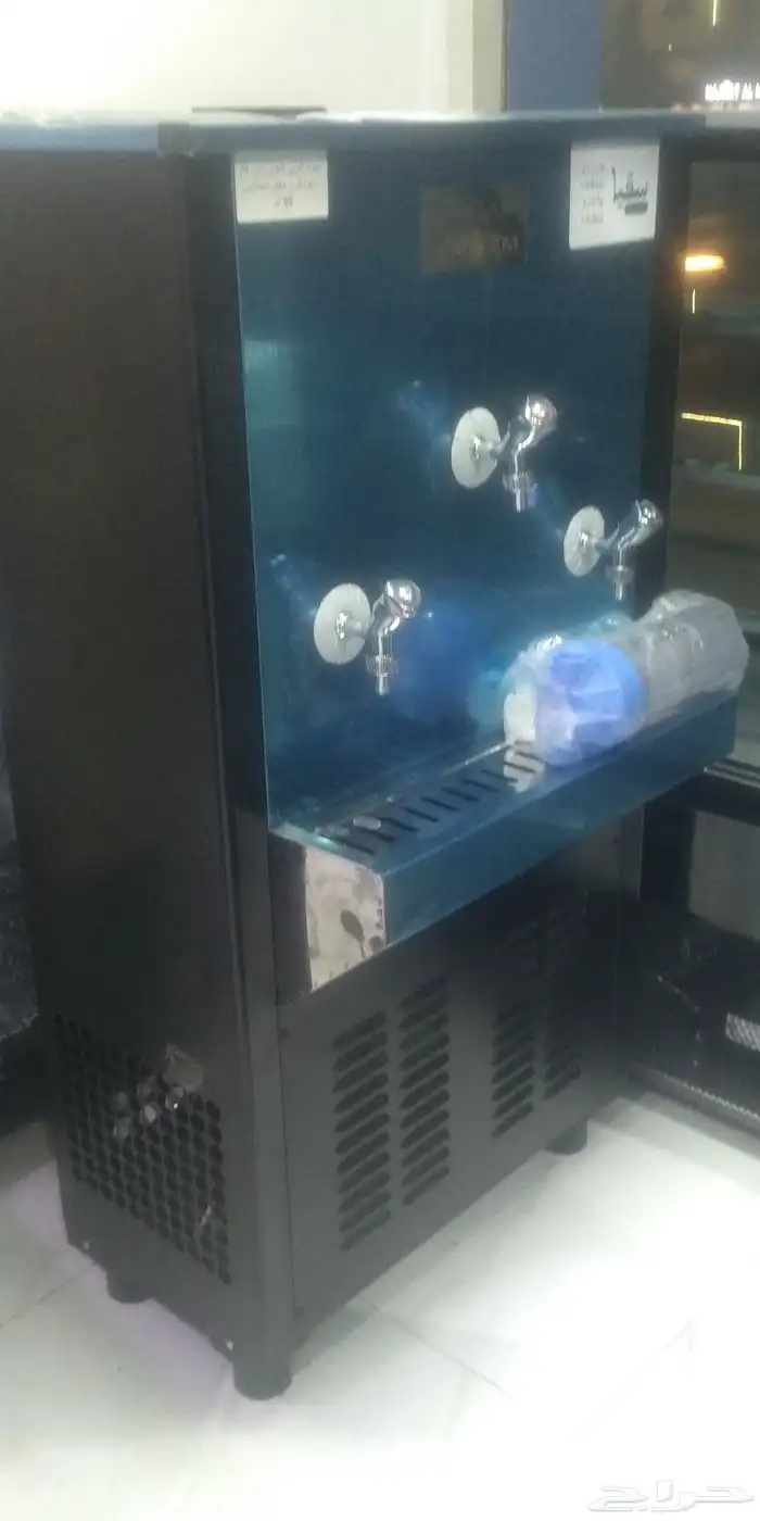 يقوم المصنع العربي بتصنيع جميع لوازم المطاعم وعرض علي برادات 3