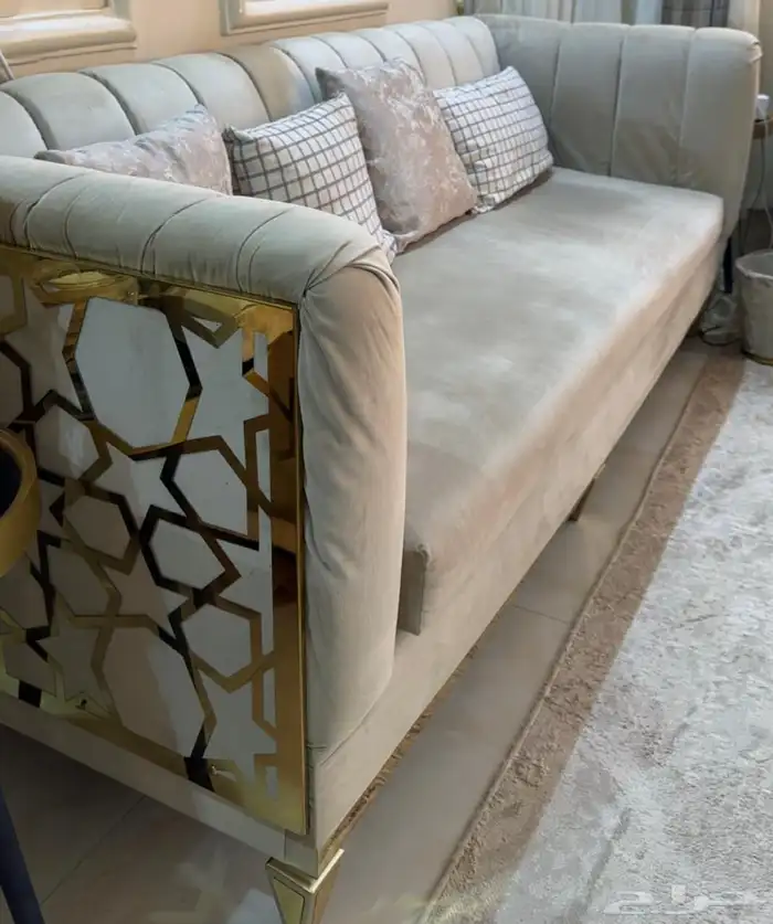 طقم كنب كلاسيكي فخم لون بيج 1