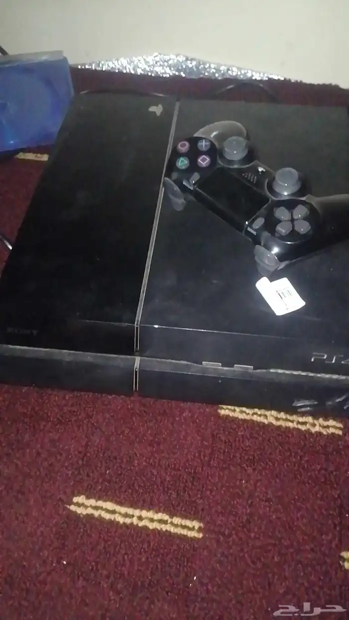 سوني فور لي البيع مستعمل مع يد وحده السوني مافيه شي بس احتاج 0