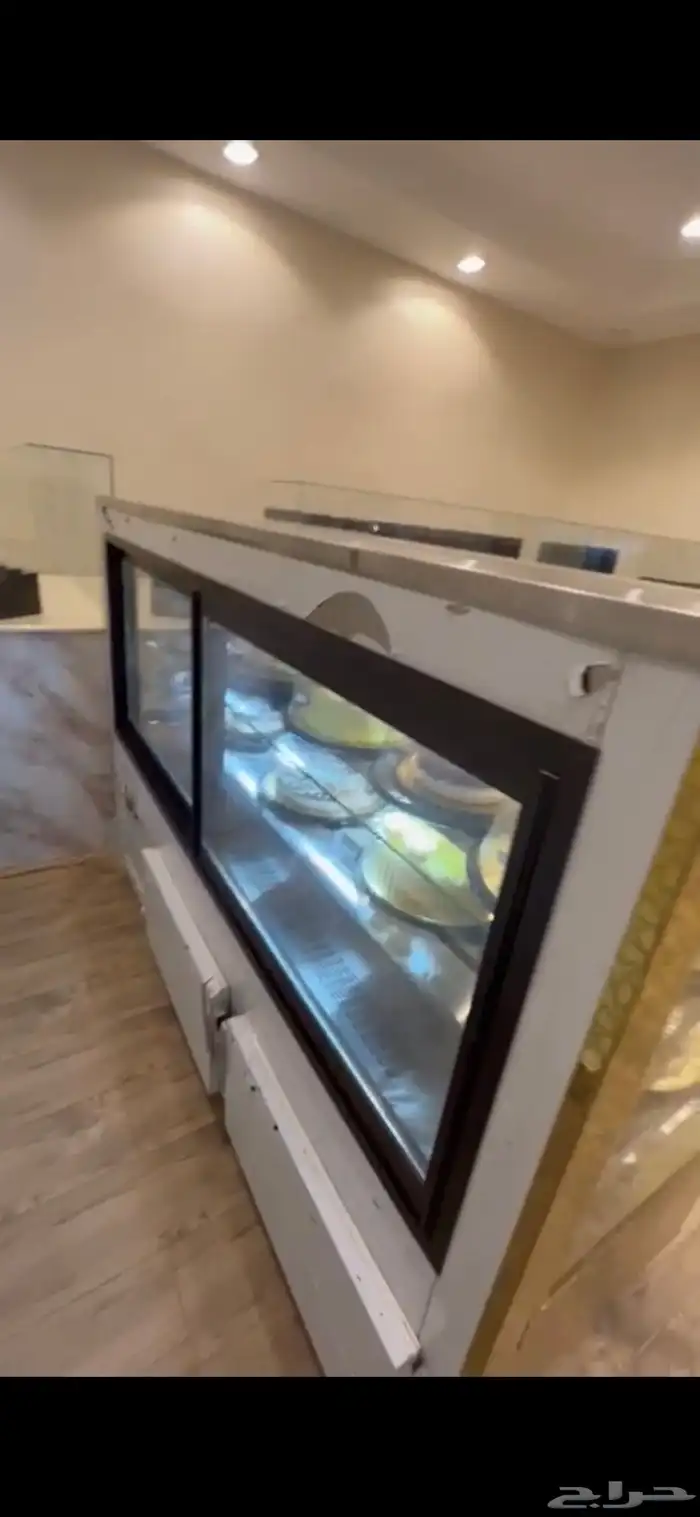 ثلاجة تبريد عرض حلويات بيع مستعجل ب 2200 للتواصل والتفاهم عل 2
