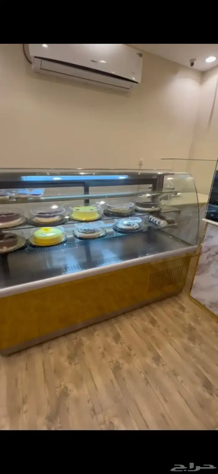 ثلاجة تبريد عرض حلويات بيع مستعجل ب 2200 للتواصل والتفاهم عل 1