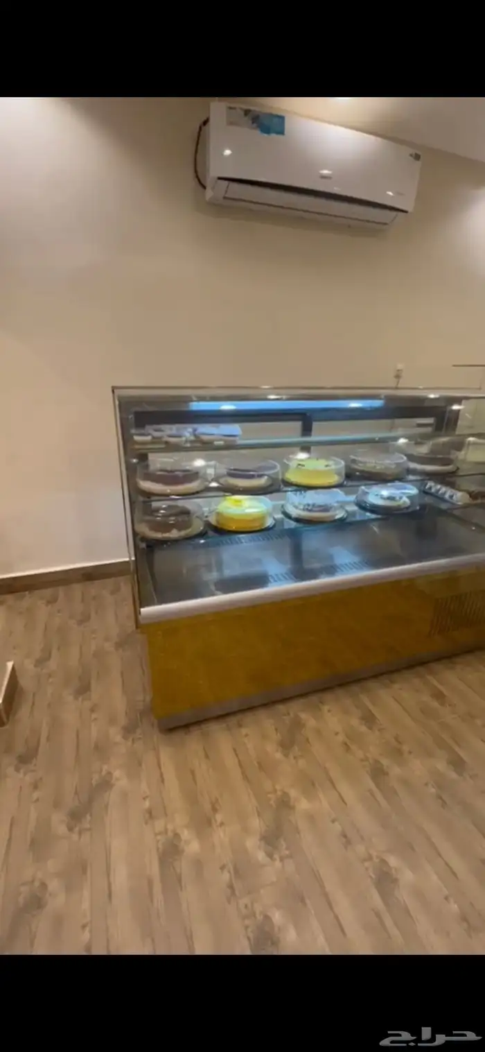 ثلاجة تبريد عرض حلويات بيع مستعجل ب 2200 للتواصل والتفاهم عل 0