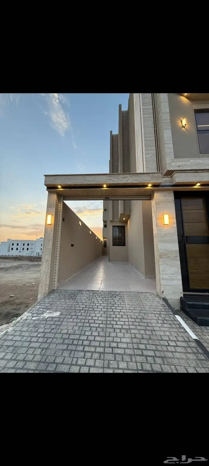 للبيع شقق ارضية وعلويه موقع مميز تشطيبات فاخرة 1