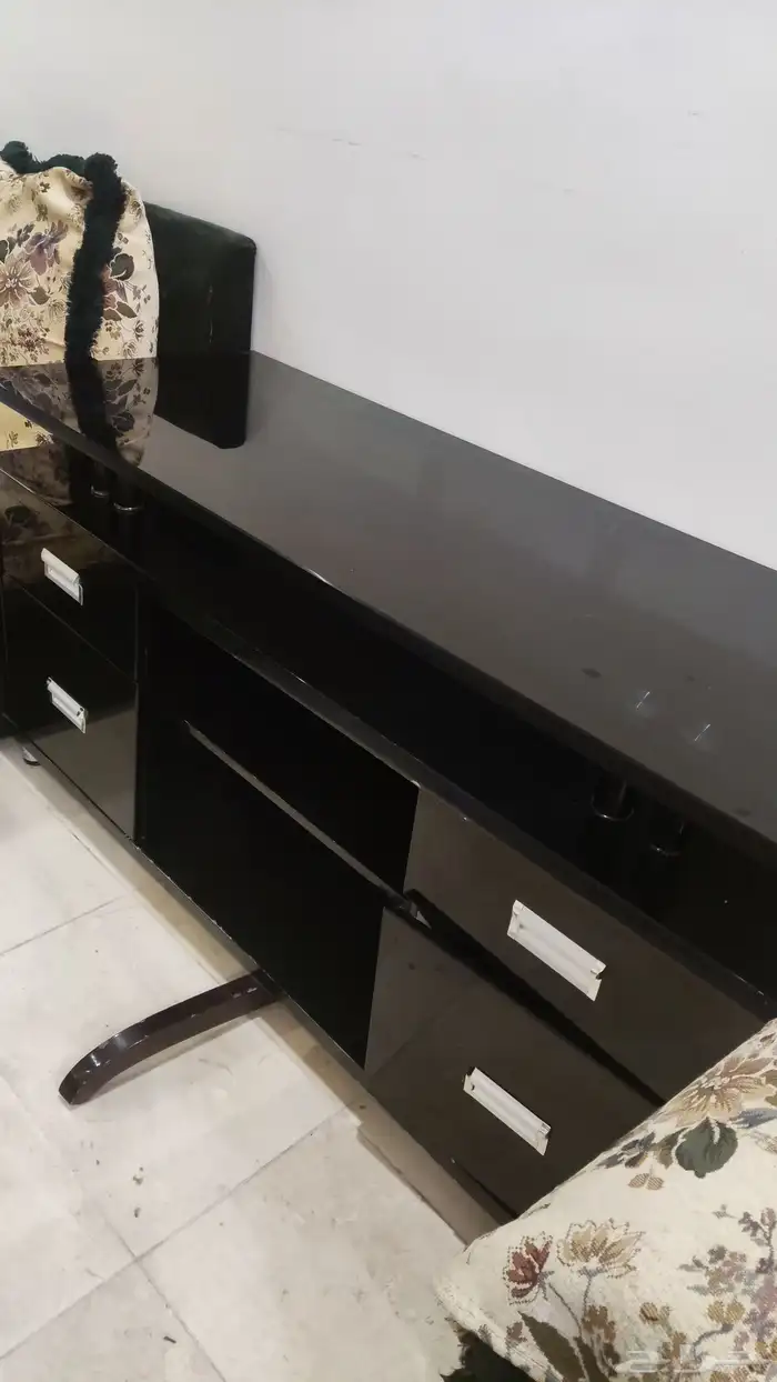 للبيع طاولة زجاجية فخمة 1