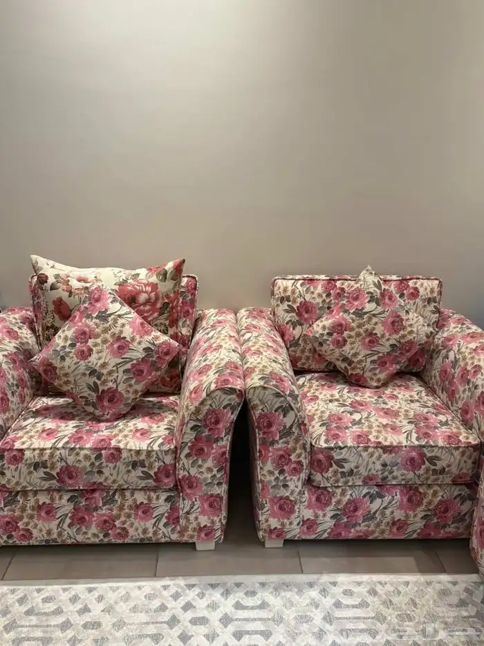 كنب نظيف جدآ للبيع 1