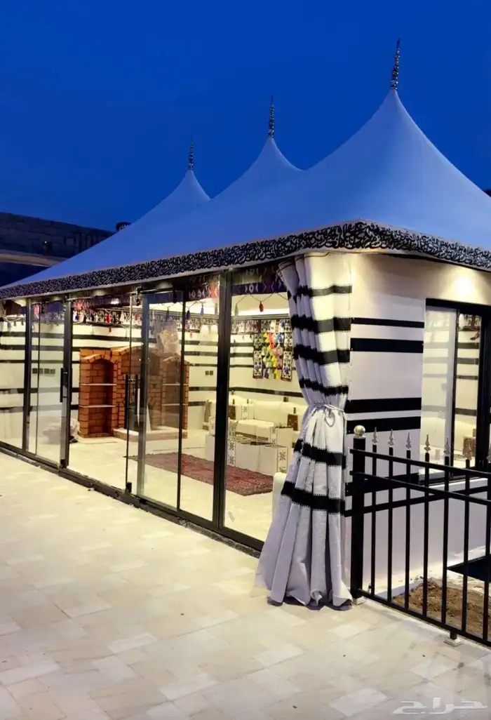 خيام الصقور الملكية 13