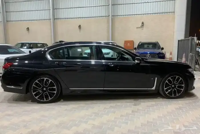 BMW الفئة السابعة موديل 2020 ام كت M kit قمة في النظافة. 2