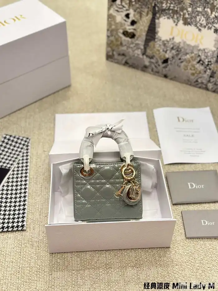 حقيبة ديور ميني ليدي   Mini Lady Dior Bag   أناقة بحجم صغير 3