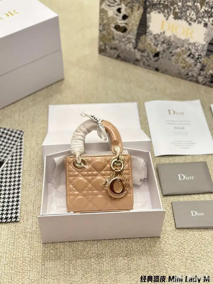 حقيبة ديور ميني ليدي   Mini Lady Dior Bag   أناقة بحجم صغير 5