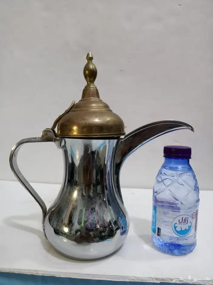 للبيع دلة الجبر قديمه الراس نحاس والجرم استيل 1