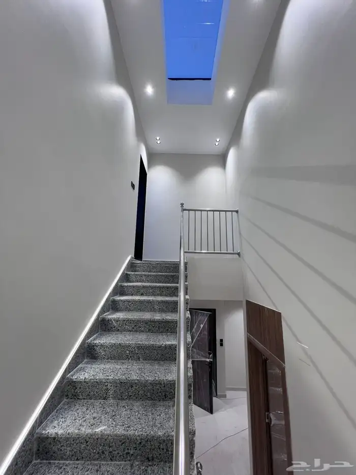 للبيع شقه تمليك دور ثاني حي البوادي 0