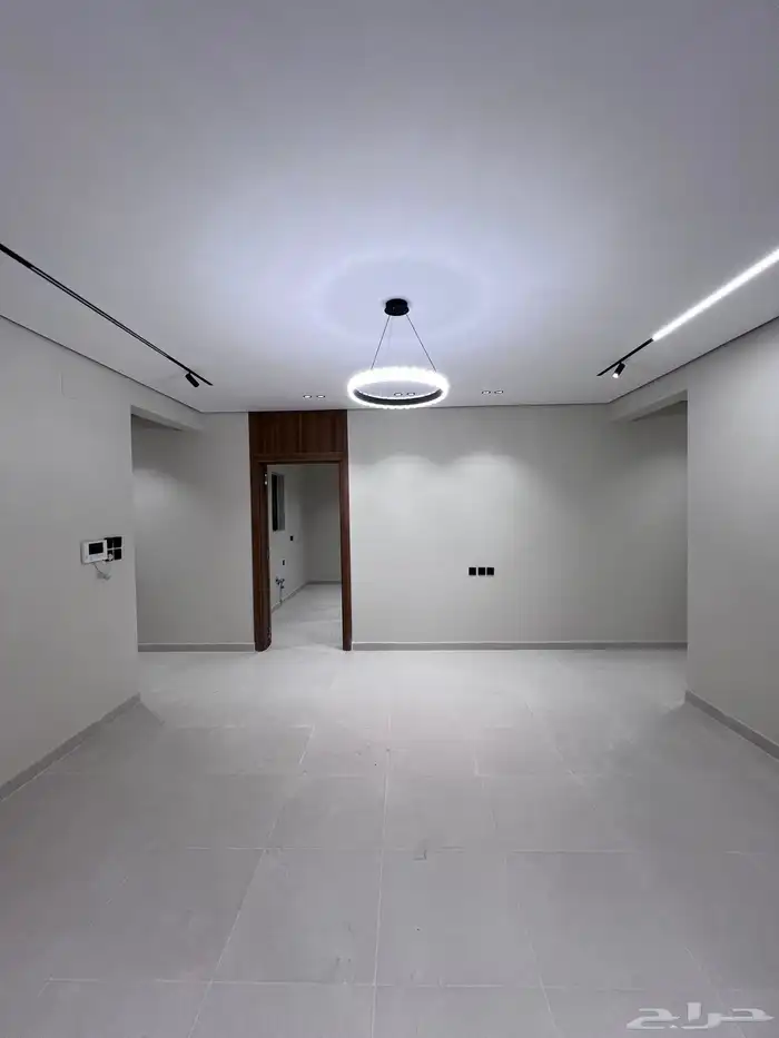 للبيع شقه تمليك دور ثاني حي البوادي 5