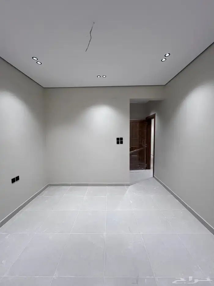 للبيع شقه تمليك دور ثاني حي البوادي 9