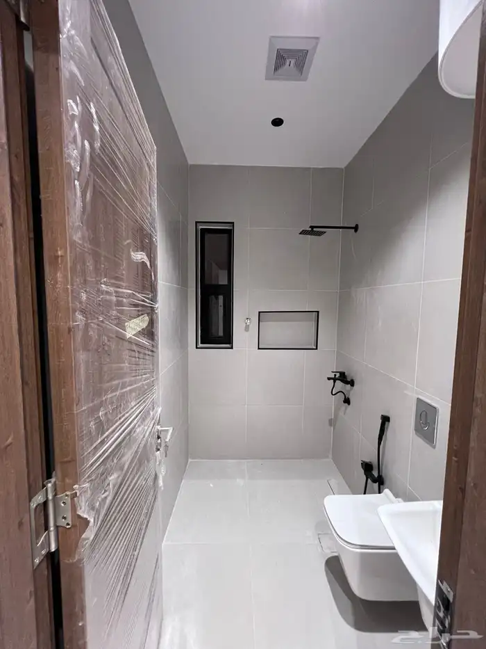 للبيع شقه تمليك دور ثاني حي البوادي 4