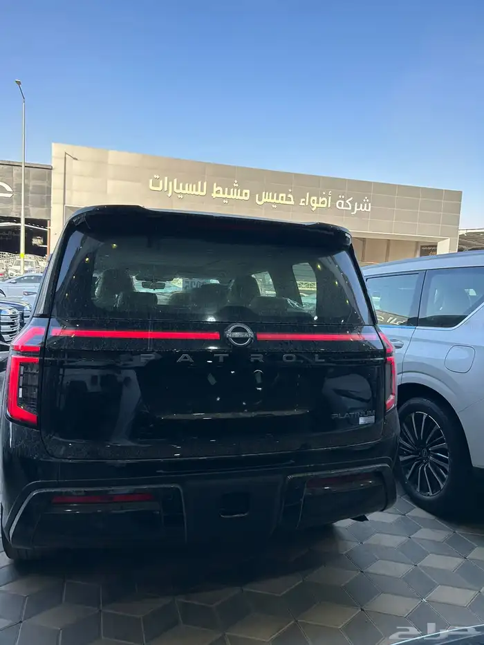 باترول بلاتينيوم 2025 تون تيربو اسود و ابيض داخل بيج 3